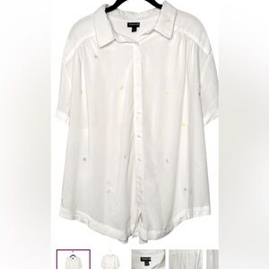 TORRID WHITE BUTTON UP EMBROIDERED COLORFUL DESIGNS SZ 2/2X